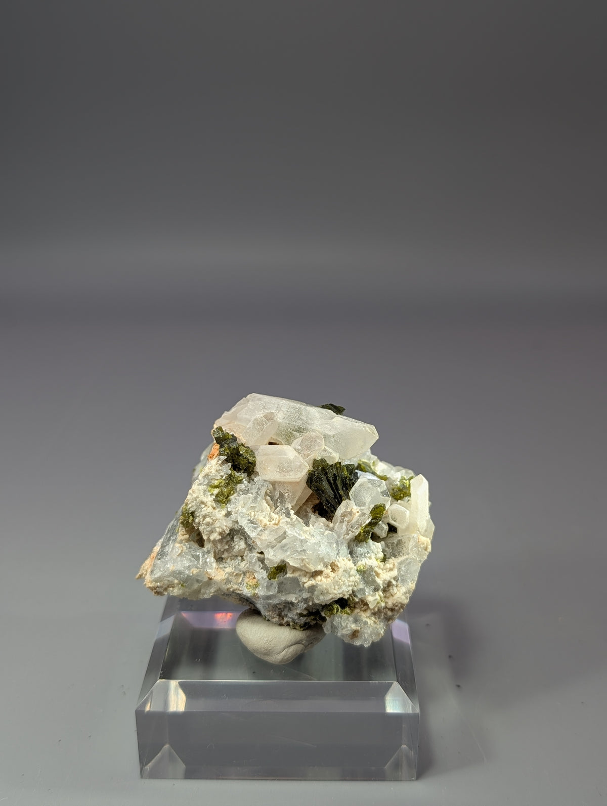 epidote on quartz